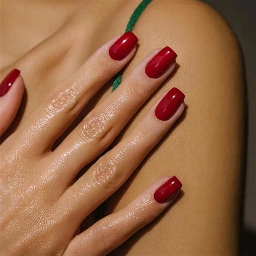 Uñas press on rojo clásico cuadrada larga