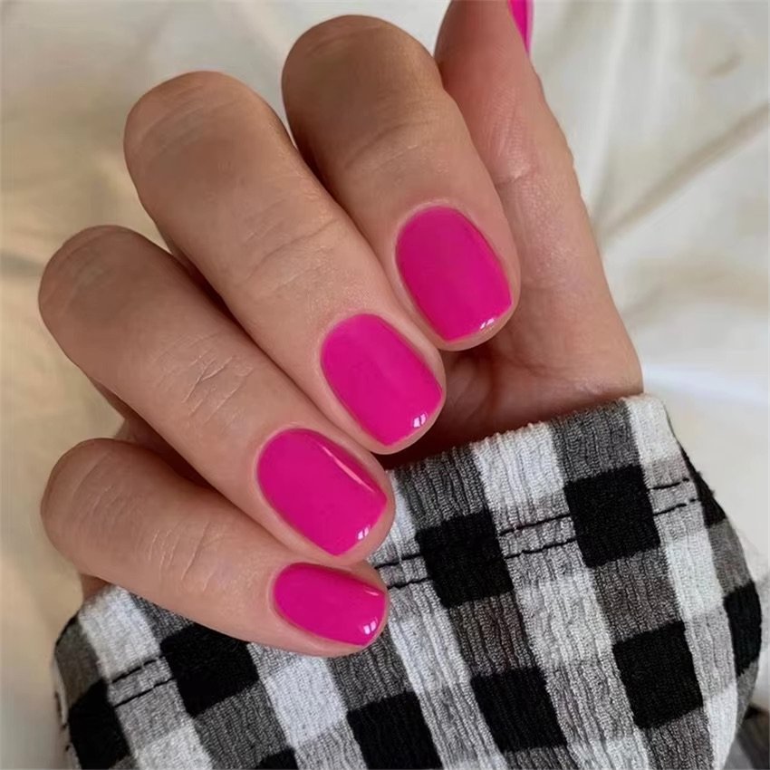 Uñas press on rosa barbie redondeada